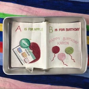 1977 Vintage Storybook Book metal Cake Pan